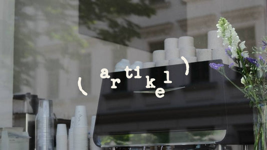 Artikel Café window with the espresso machine and warm-white logo lettering