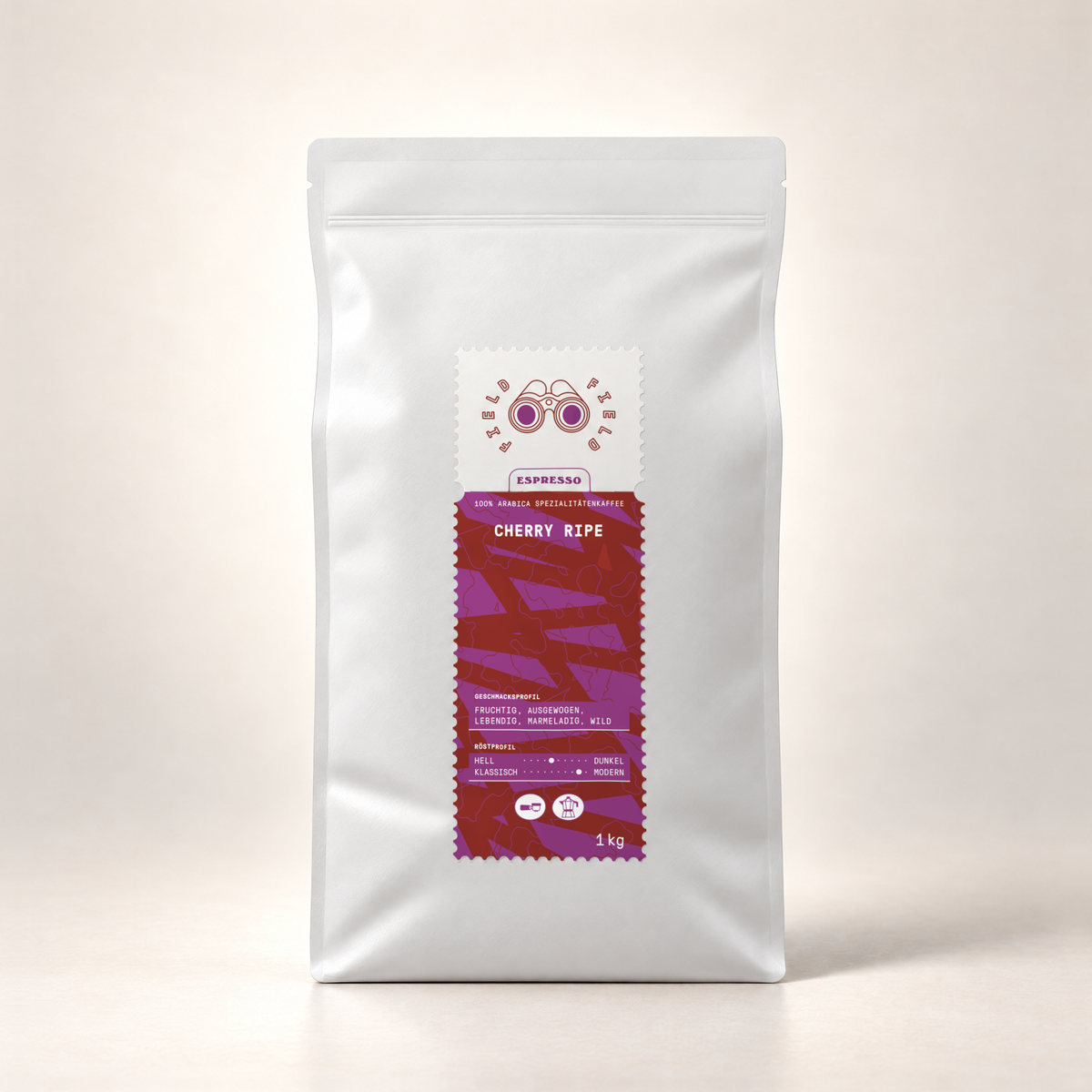 Field Coffee cherry ripe 1kg – Beutel, Vorderansicht auf warmweißem Hintergrund