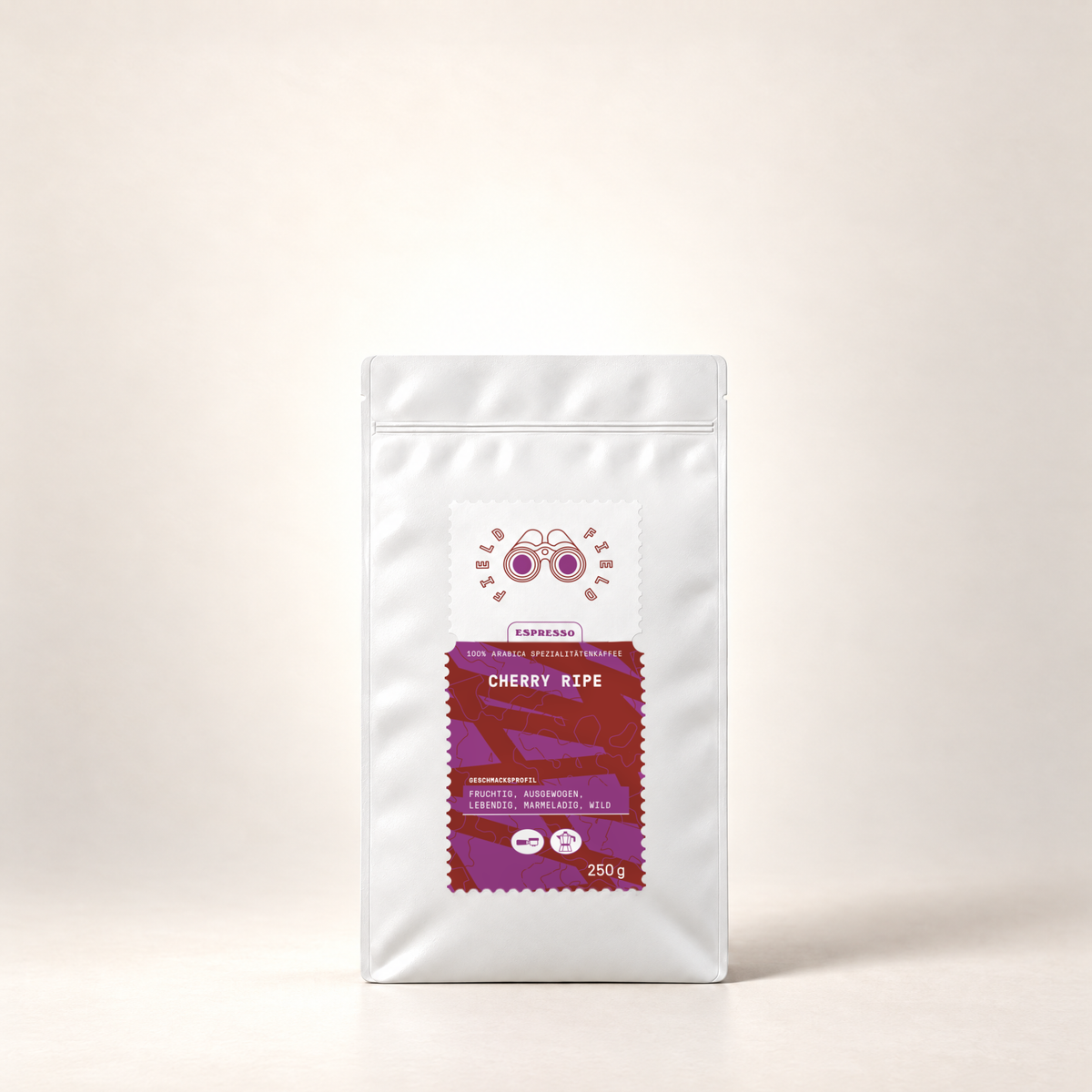 Field Coffee cherry ripe 250g – Beutel, Vorderansicht auf warmweißem Hintergrund