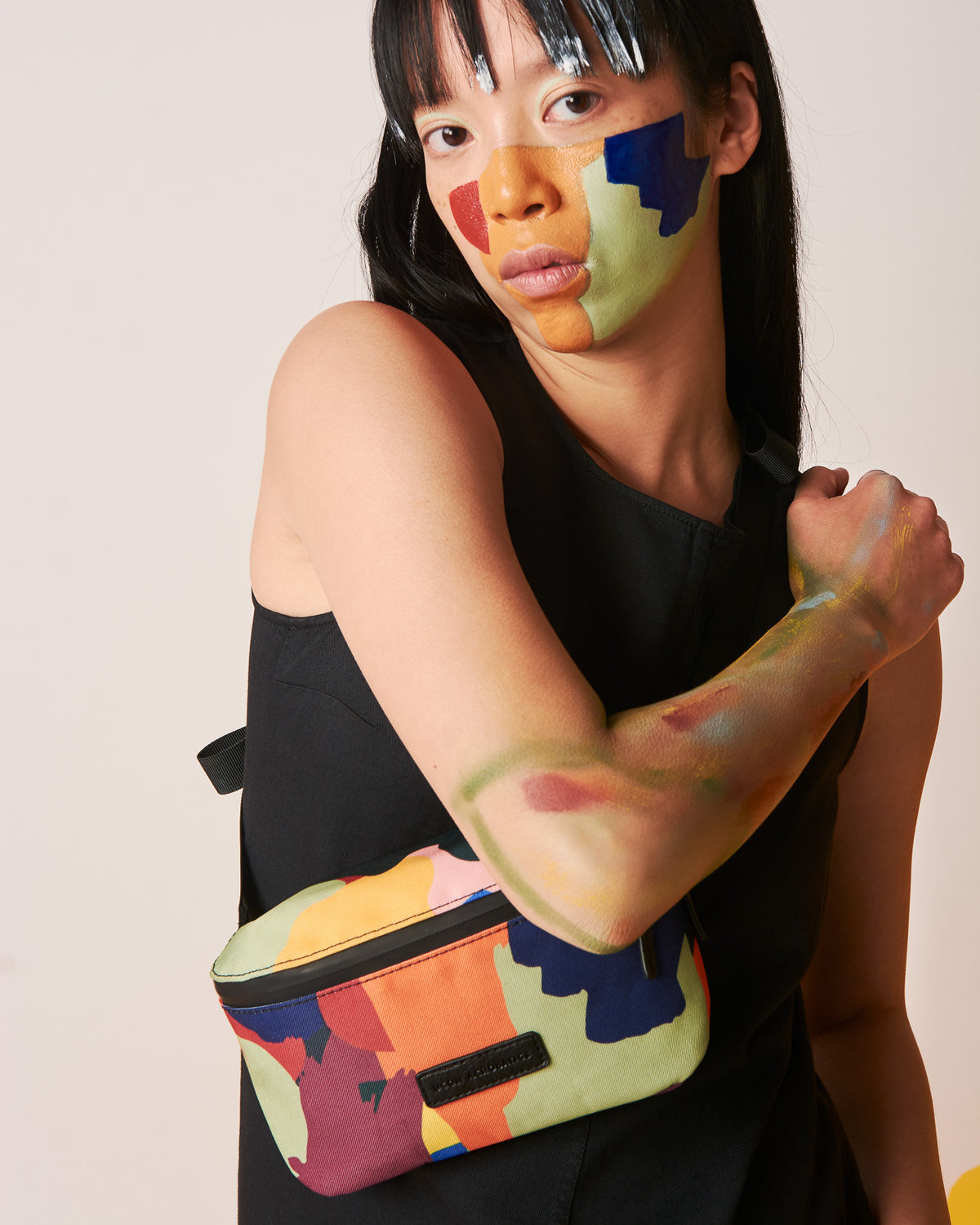 Ucon Acrobatics campaign portrait with painted artwork and the Jona bag by Leif Podhajsky